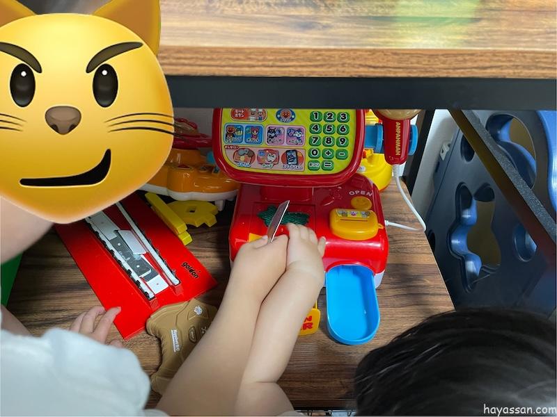アンパンマンレジスターを取り合っている
