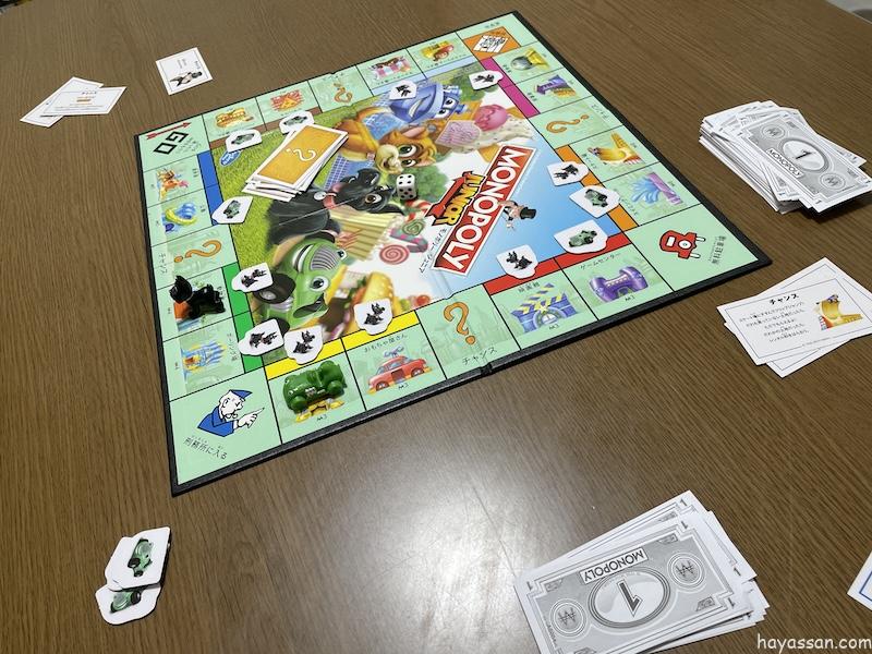 モノポリージュニアで遊んでいる
